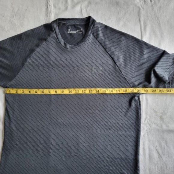 Gray Men's Under Armour Short Sleeve Athletic T-shirt - M - Picture 6 of 10